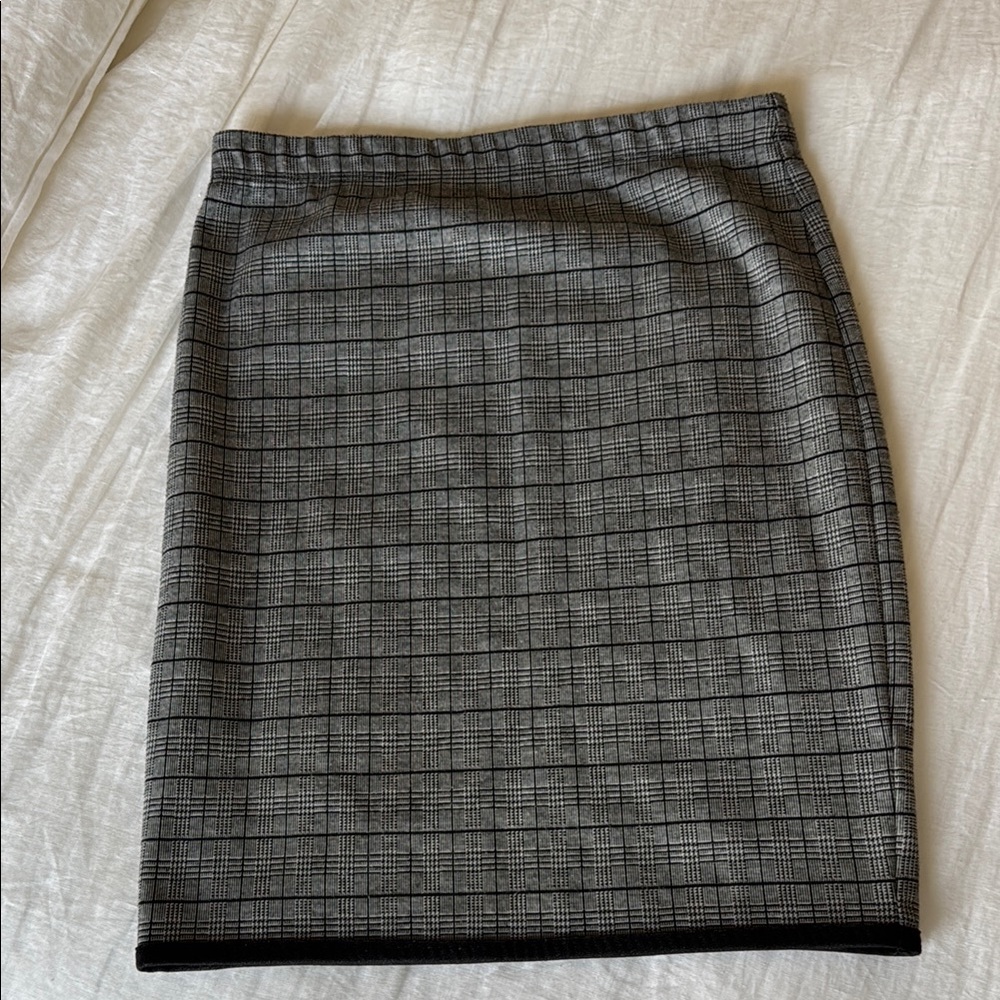 Elegant Black and Gray Plaid Pencil Skirt